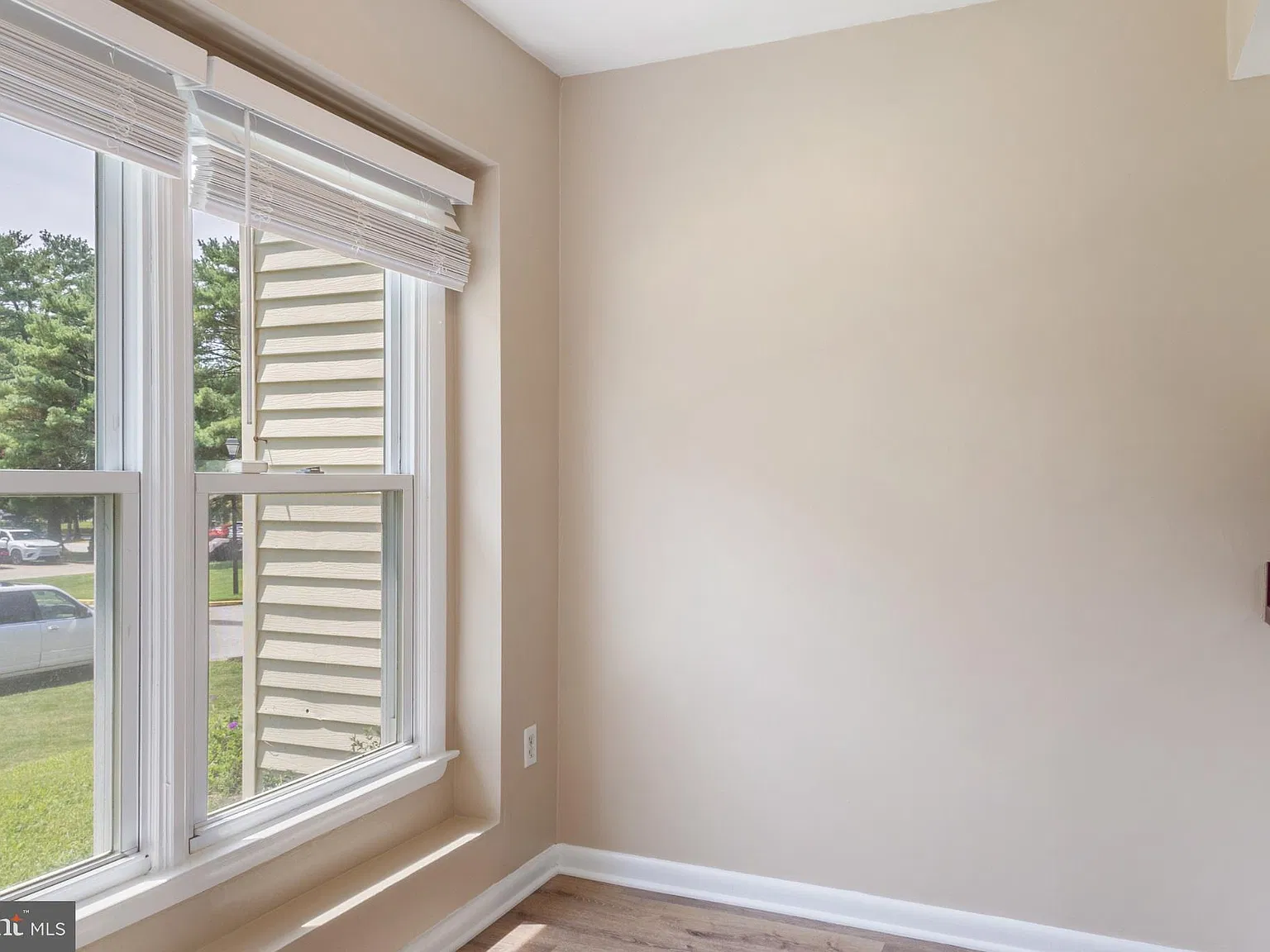 3 bed, 1.5 bath, 1200 sqft, $2,700 — Photo 3