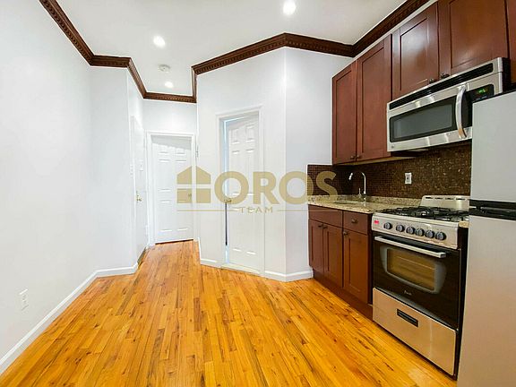 4th image of 215 E 10th St APT 16