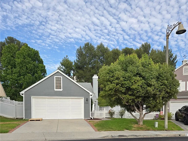 21082 Primrose Ln — Photo 1