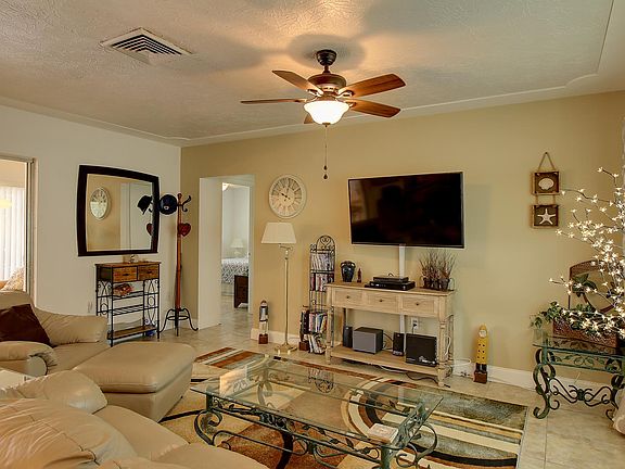 4th image of 6027 Nutmeg Ave