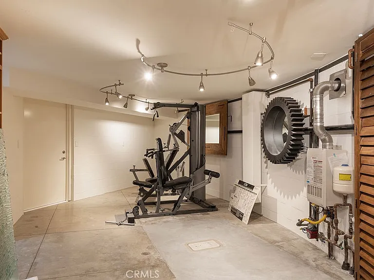 920 Skyline Dr — Photo 56