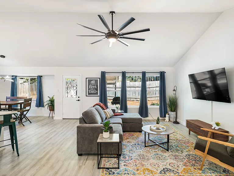4800 Spring Meadow Cv — Photo 4