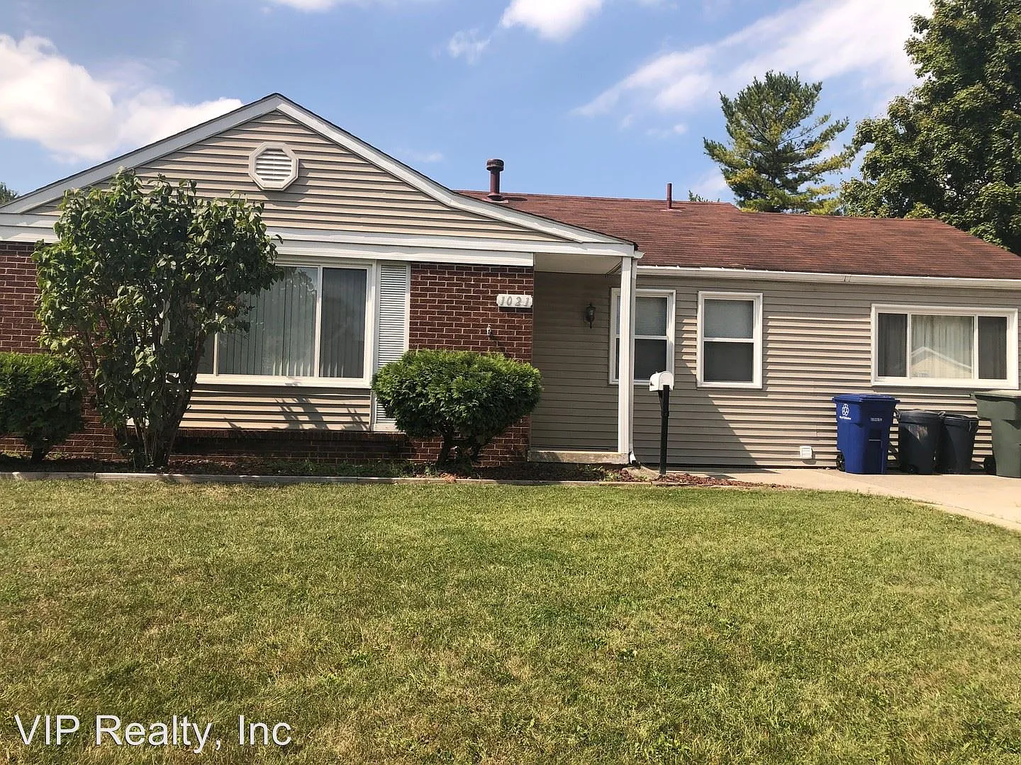 1021 Harwood Dr photo 1