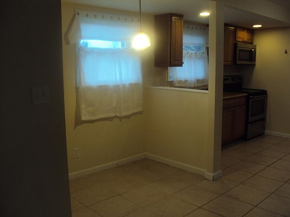 5th image of 423 Carrollton Dr