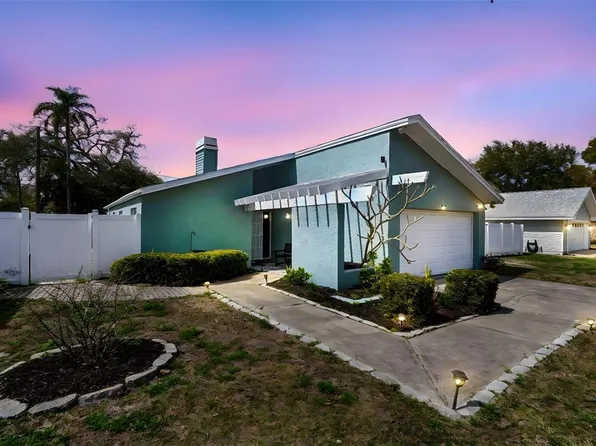 605 25th St SW, Largo, FL 33770