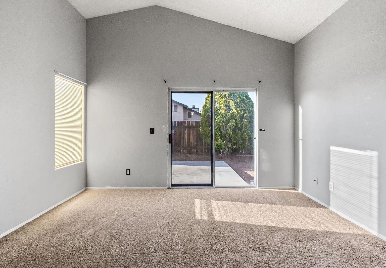 3 bed, 1304 sqft, $2,000 — Photo 2