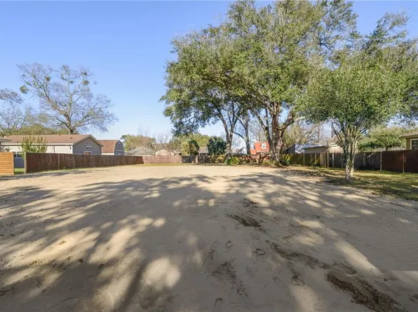 4 Holly Dr, Gretna, LA 70053