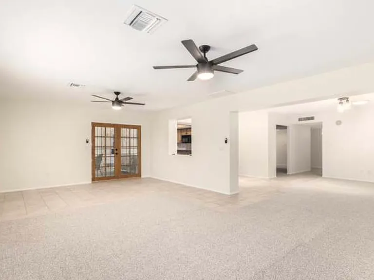 1227 E Campus Dr — Photo 22