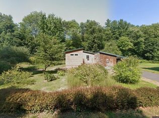 110 Grantwood Dr, Amherst, MA 01002