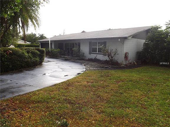 3rd image of 300 Collier Dr