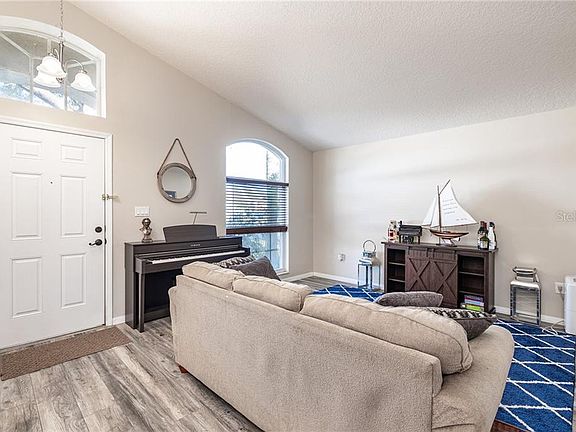 4th image of 25707 Bloomsbury Ct
