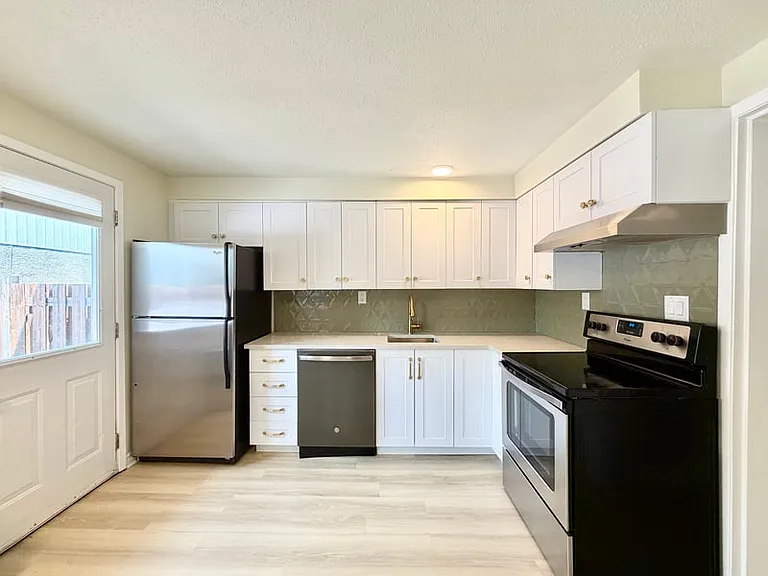 1520 Beaverpond Dr #A — Photo 2