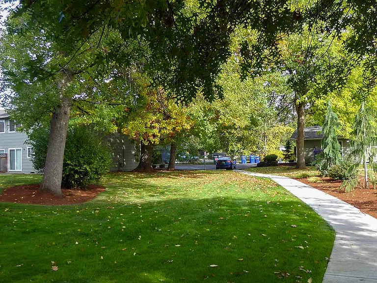 8858 SE Flavel St — Photo 12
