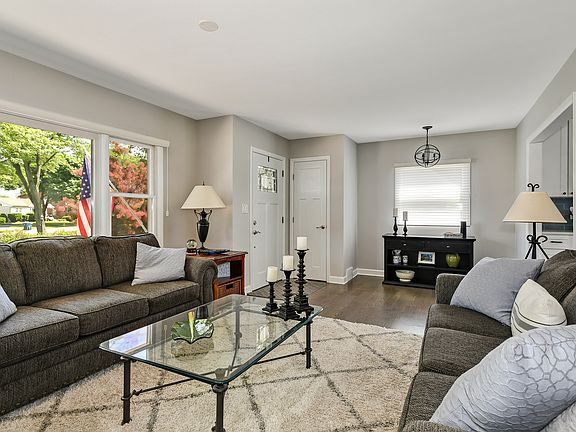 5th image of 139 Ann St