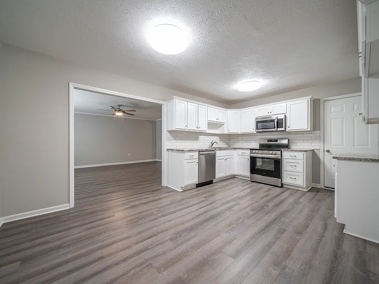 6040 Luna Dr — Photo 17