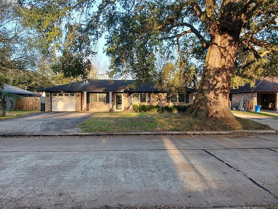 1st image of 221 Wayne Dr