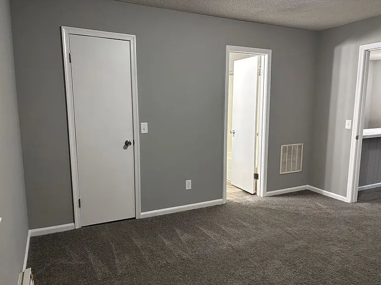 507 S Main St — Photo 11
