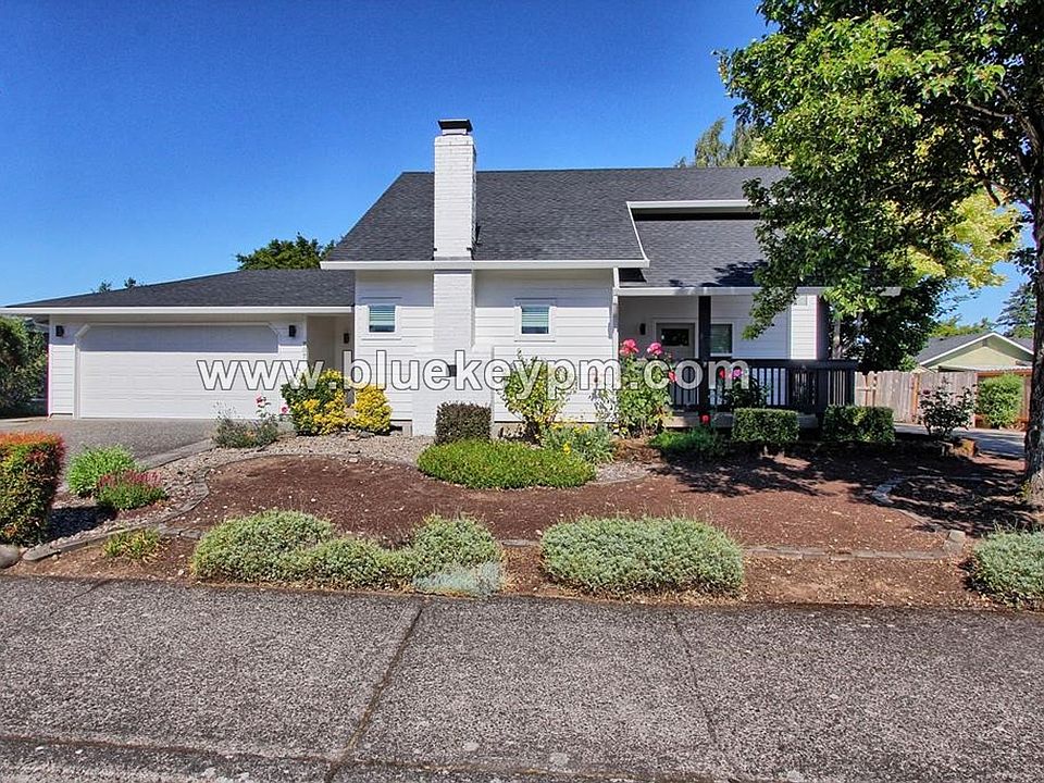 1st image of 707 NE 160th Ave