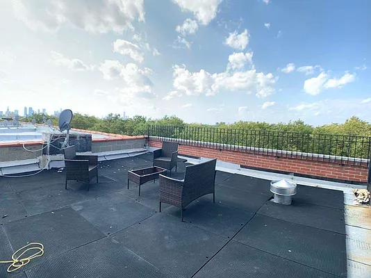 Rented by Tapiro Realty | media 41