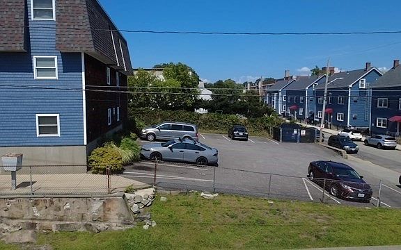 2nd image of 464 Bank St APT 5
