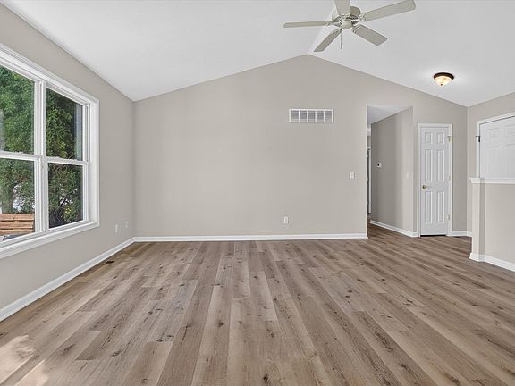 4th image of 1814 Rambling Rose Ln