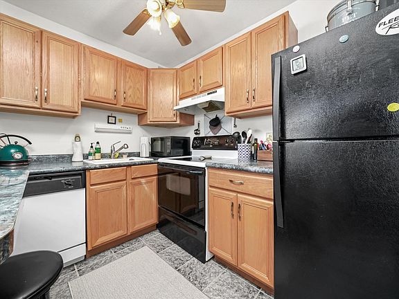 5th image of 2740 N Pine Grove Ave APT 18F
