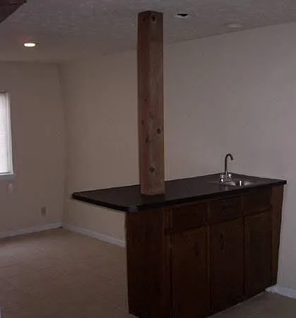 4 bed, 2040 sqft, $2,200 — Photo 4