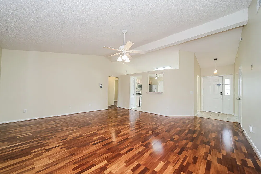 3 bed, 2.0 bath, 1425 sqft, $1,870 — Photo 4