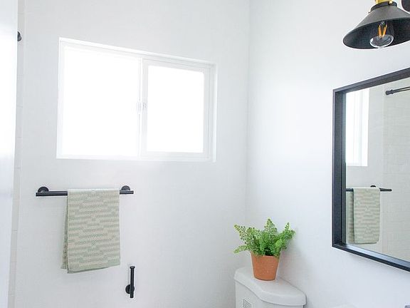 4th image of 4959 Romaine St APT 15