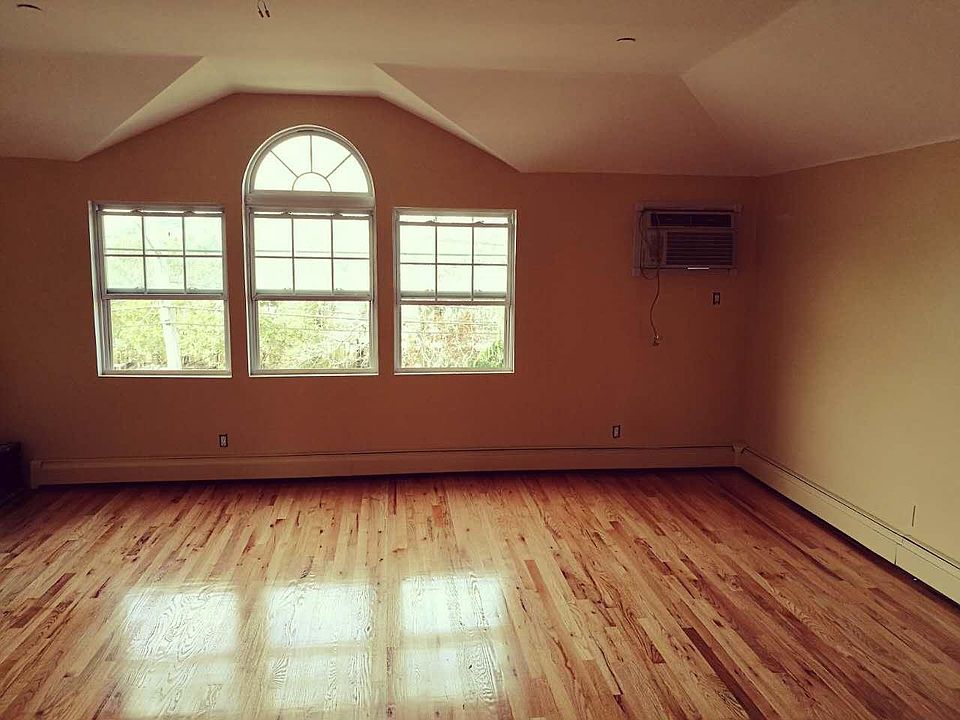 1st image of 10234 1st St Floor 2
