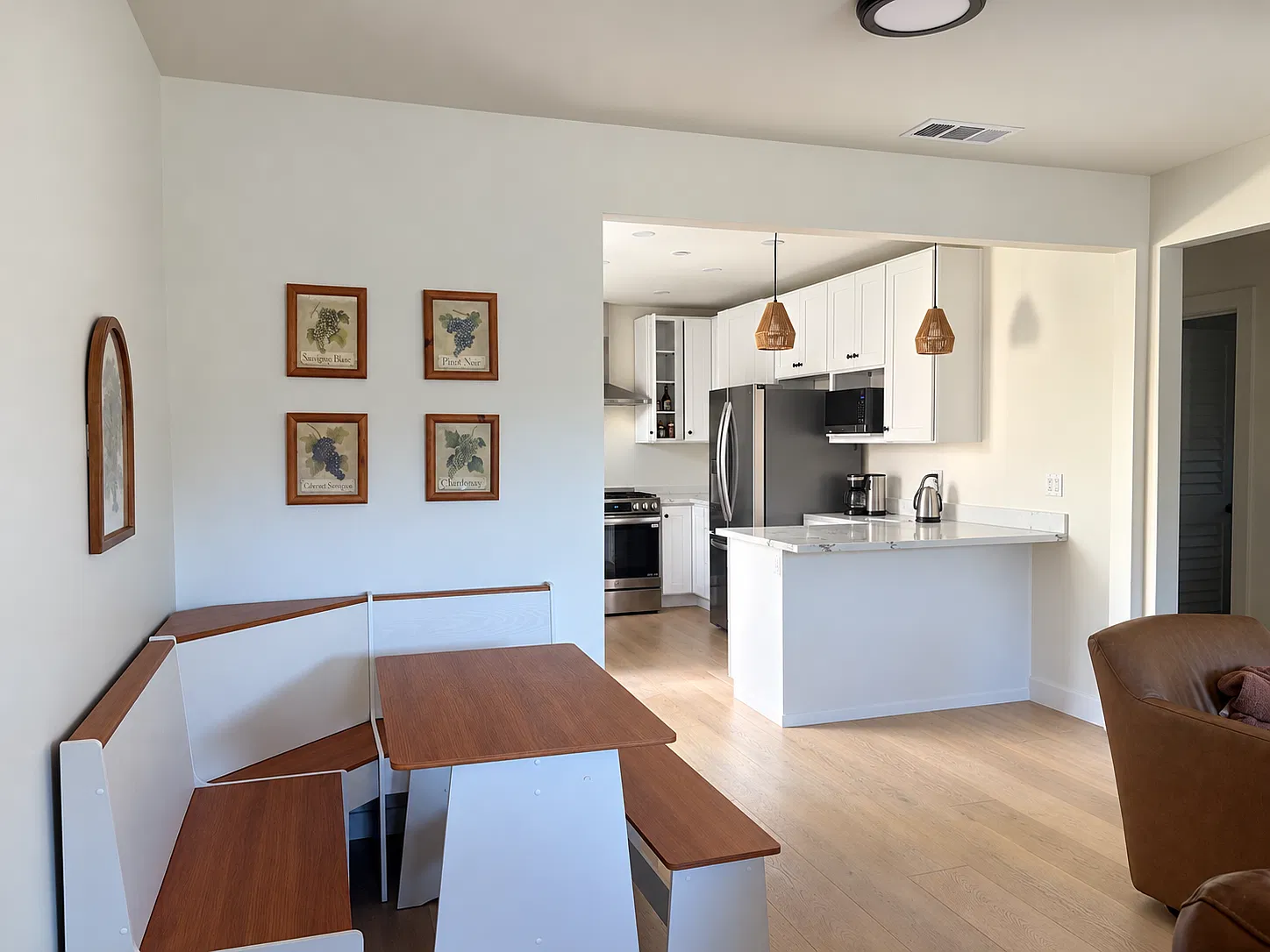 3 bed, 1100 sqft, $5,100 — Photo 3
