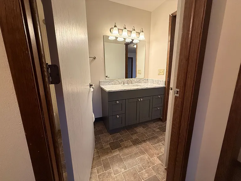 Wingra West Apartments — Photo 13