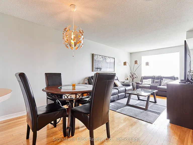 11 Oneida Cres #LPH05 — Photo 2