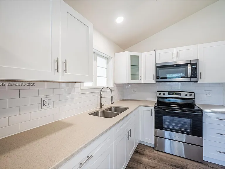 4504 Oakley St #B — Photo 11