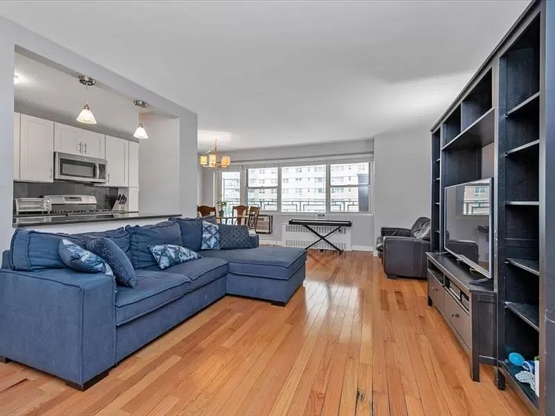 1st image of 2942 W 5th St APT 5J