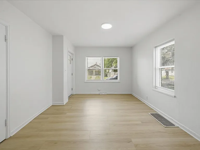 1509 - 1511 N Chester Avenue — Photo 12