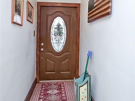 3rd image of 471 Pelton Ave