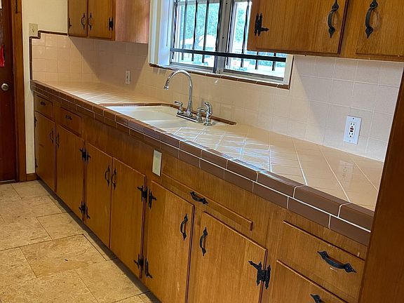 4th image of 5626 Meadow Creek Ln