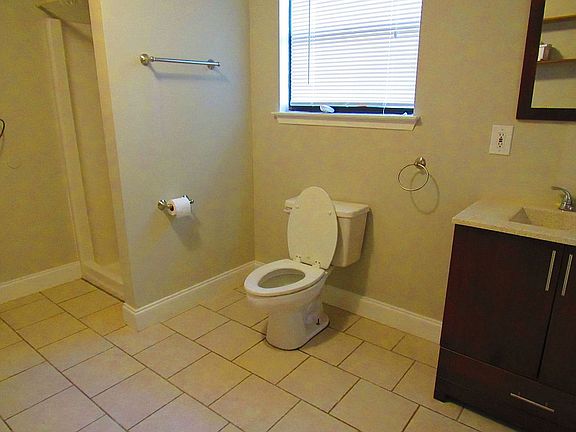 Second bath/laundry
