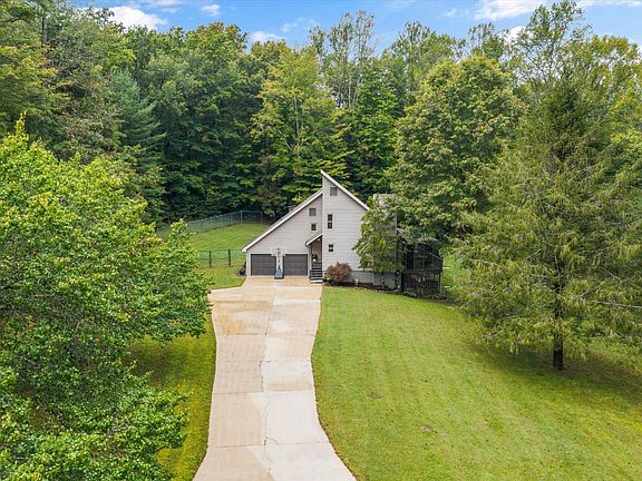 3rd image of 484 Hc Smith Dr