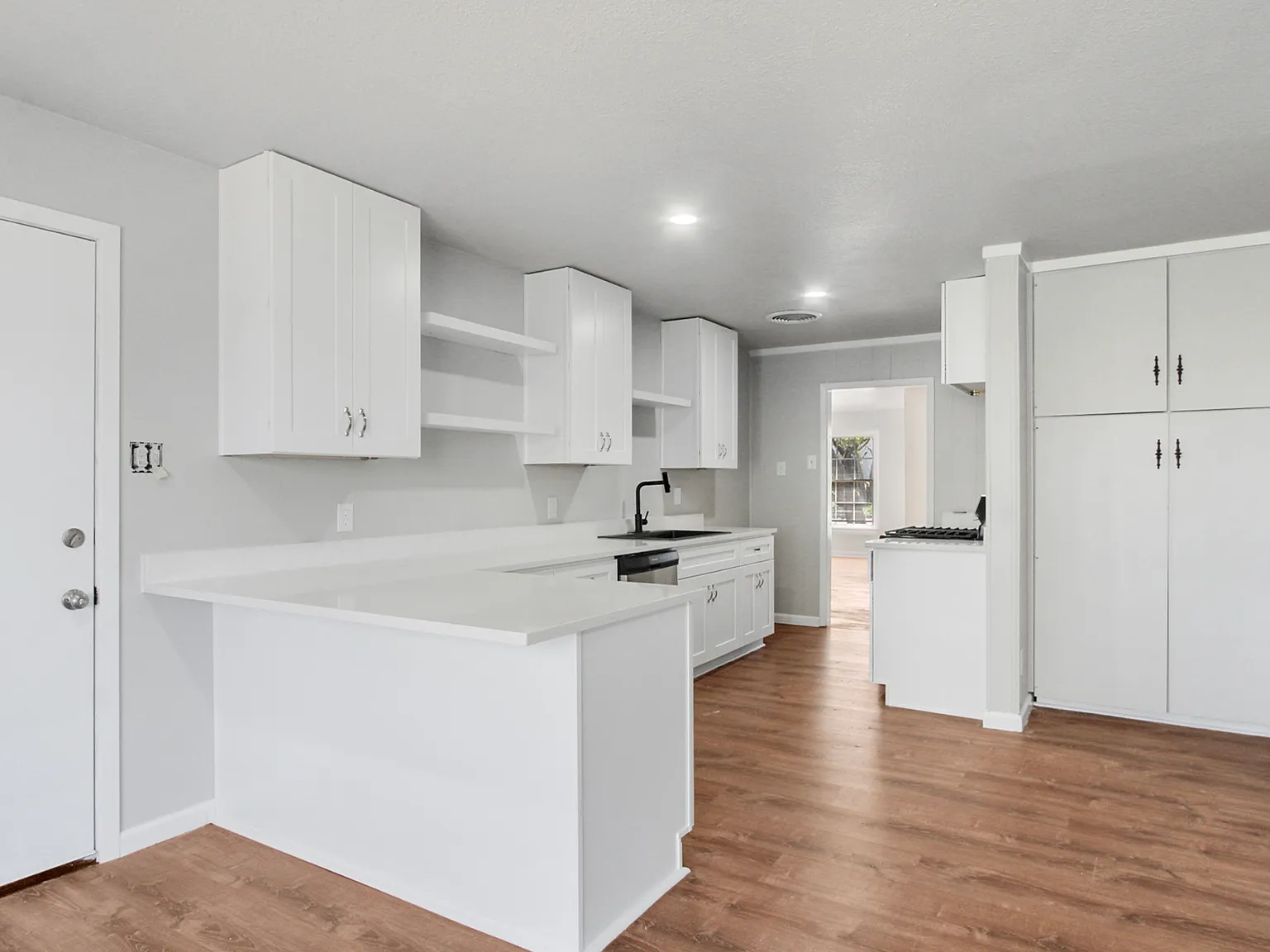 2 bed, 1250 sqft, $1,595 — Photo 2