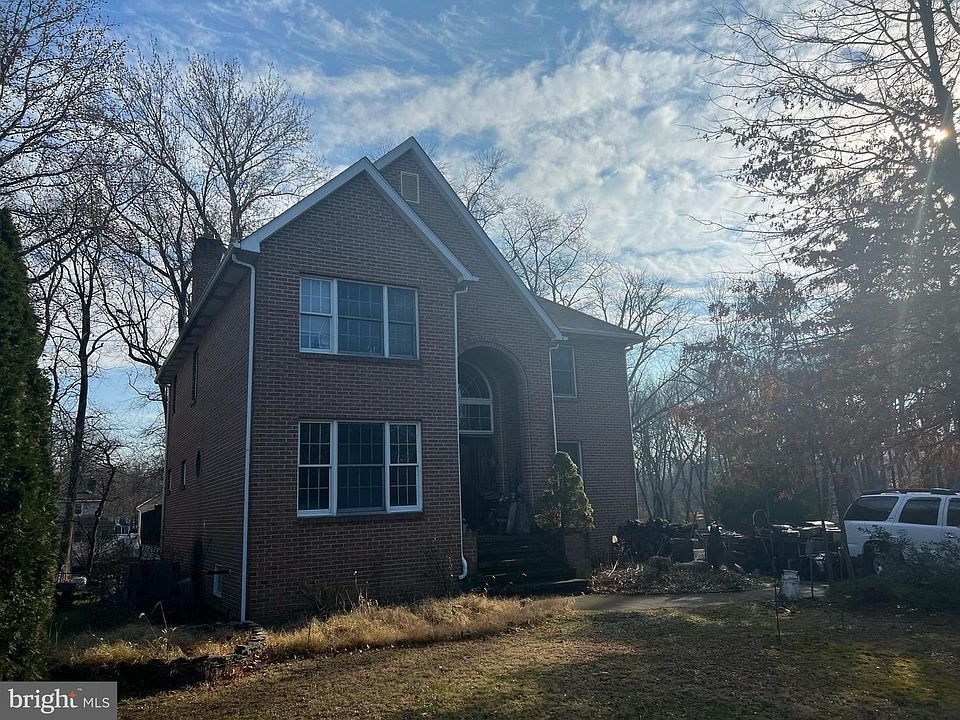 2nd image of 511 Lake St