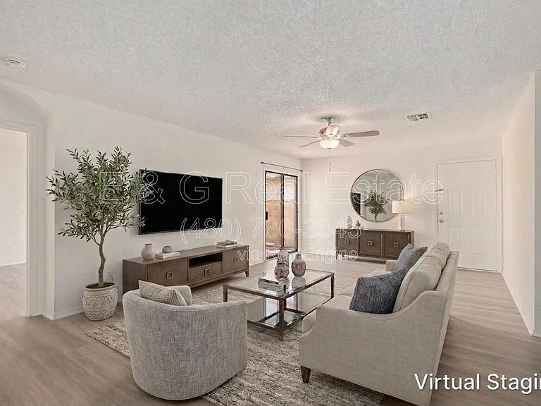 8714 W Amelia Ave — Photo 1