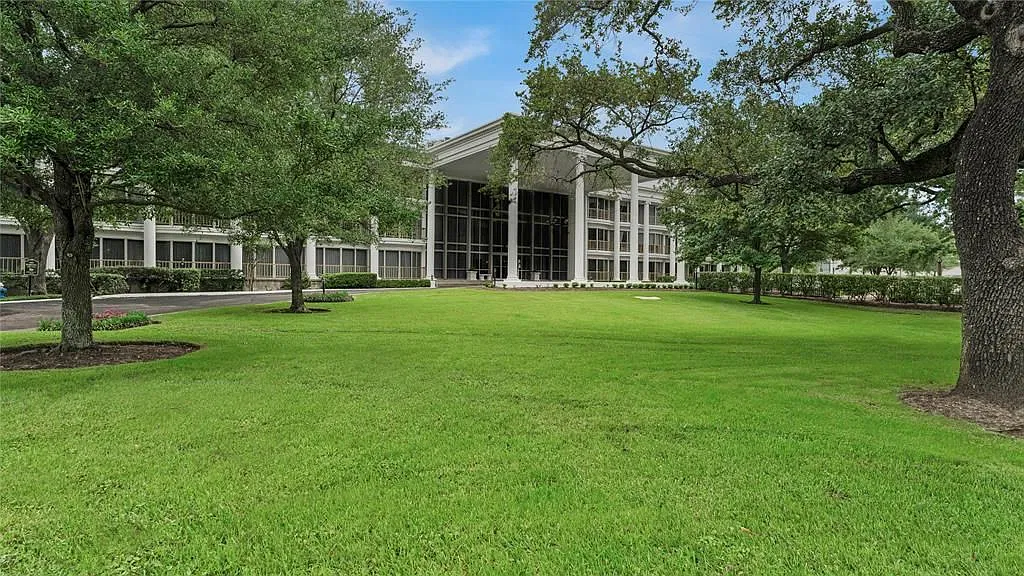 1 bed, 1.0 bath, 856 sqft, $1,900 — Photo 1