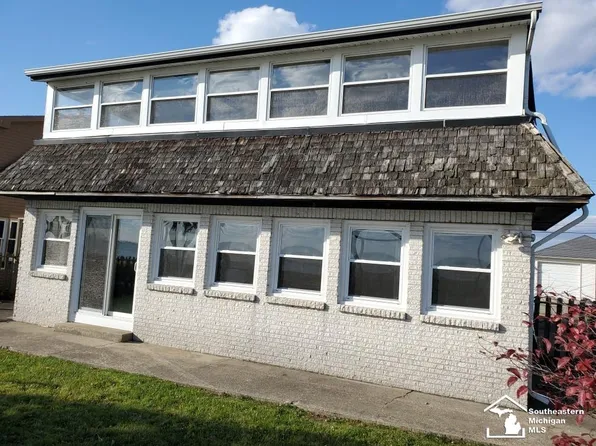 4859 Allen Cove Rd, Luna Pier, MI 48157