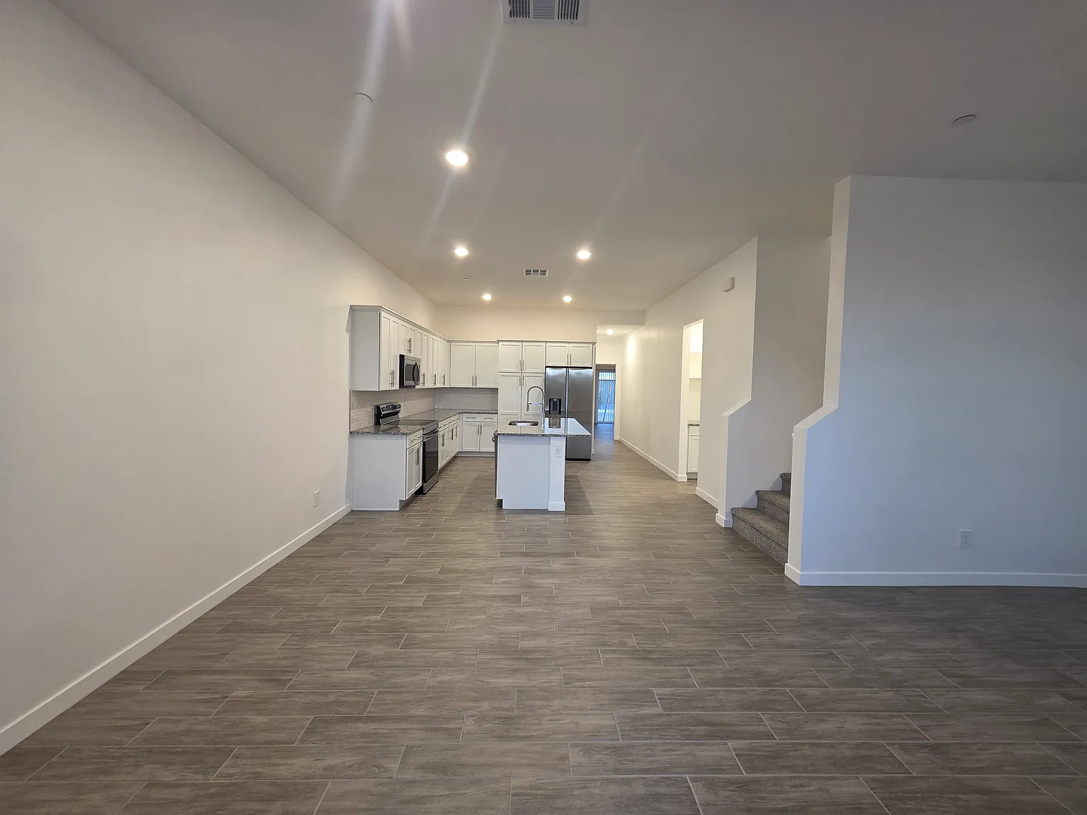 3 bed, 2.5 bath, 1818 sqft, $1,995 — Photo 4