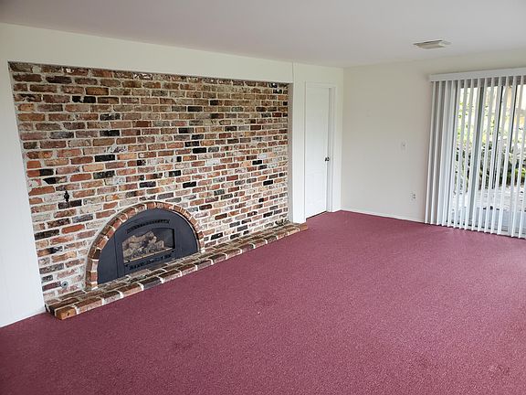Living room with a gas fire place