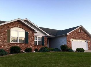 2040 Pinehurst Way, Maryville, IL
