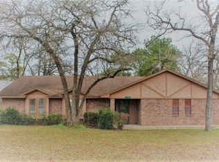 11091 Hummingbird Ln, Hearne, TX 77859