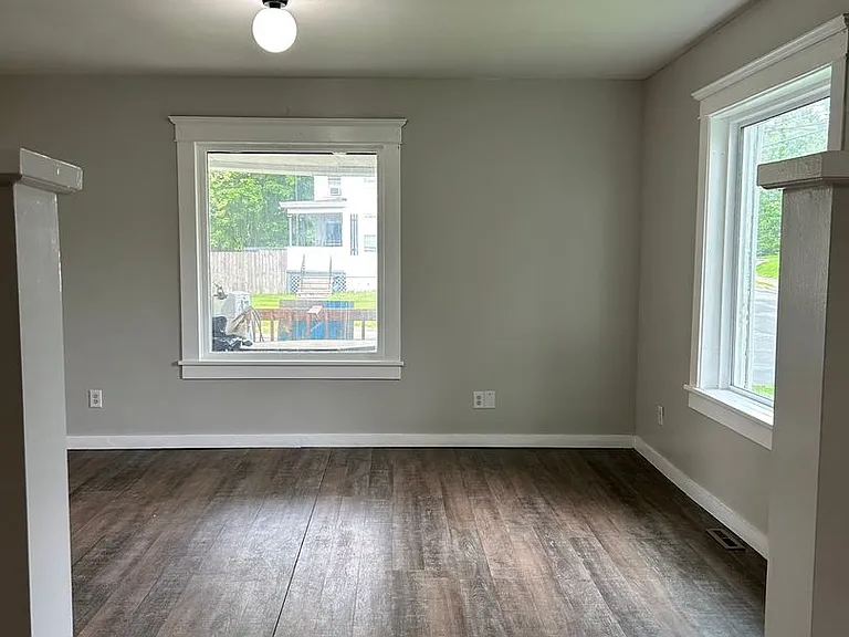 314 W 5th St S — Photo 1
